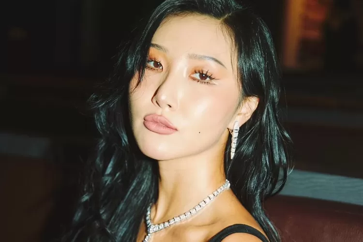 Hwasa of MAMAMOO Faces Legal Trouble Over Alleged Vulgar Performance